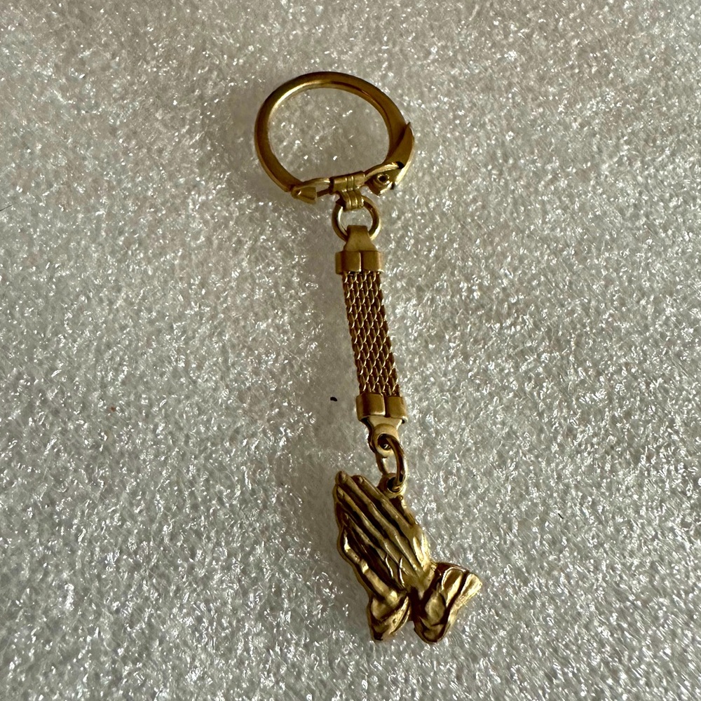 1950s antique gold tone metal praying hands key chain “pray for peace”